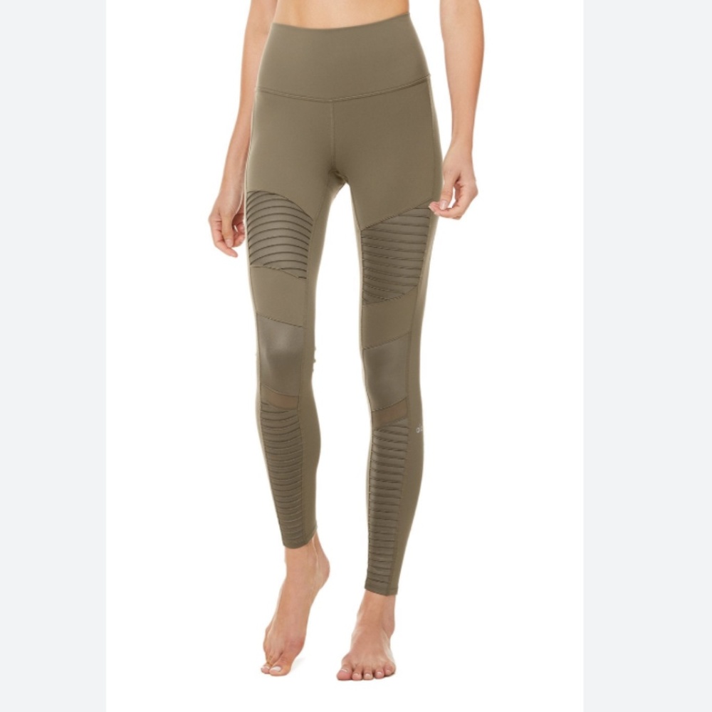 Alo Yoga High-Waist Moto Legging in Color Olive Branch, Size Small